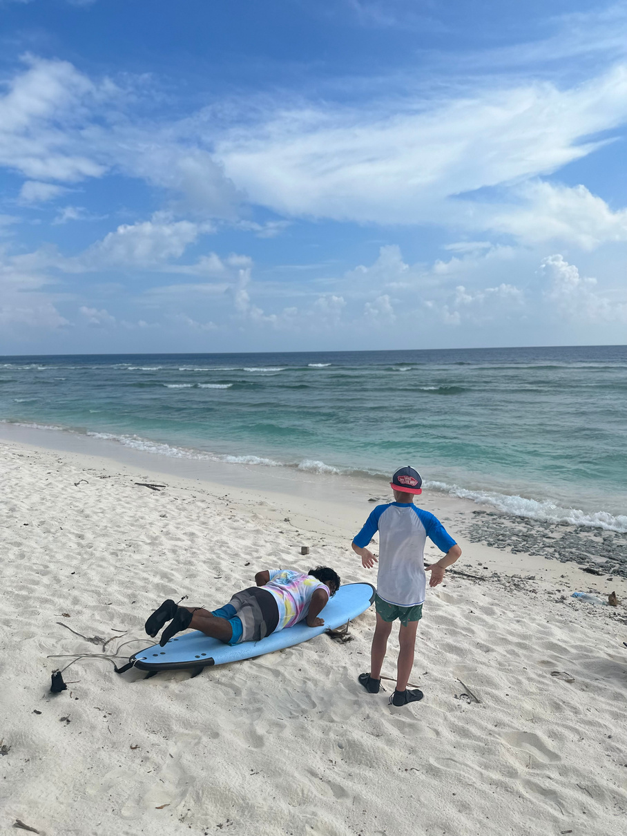 Surfing lesson on Fuvahmulah beach