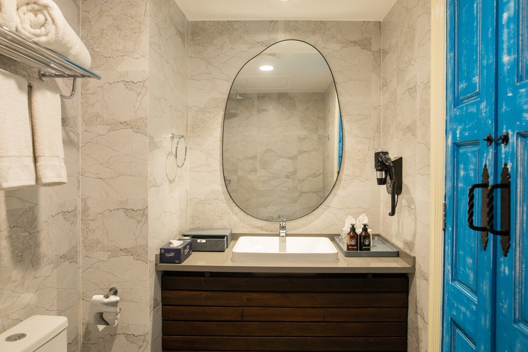 Modern bathroom at Beach Hotel Dhigurah